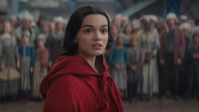 Imagem da notícia Branca de Neve é o terceiro filme em que Rachel Zegler tem um parceiro de cena polêmico