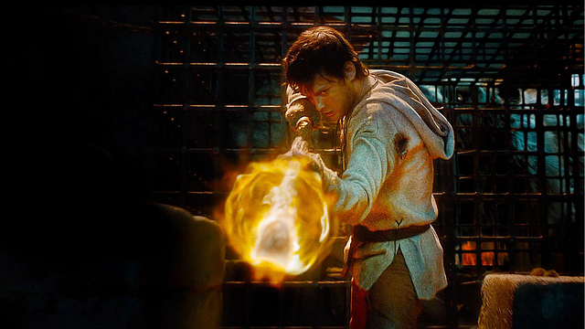 Imagem da notícia Surpresa da Netflix: Desastre de fantasia que ninguém queria ver no cinema agora é um dos filmes mais populares