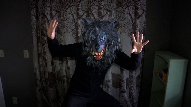 Imagem da notícia Antes de Uma Família Perfeita, Mark Duplass estrelou um filme de terror bizarro disponível no streaming