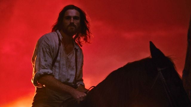 Imagem da notícia Mais de 10! Da Venezuela ao Japão, conheça todas as versões de O Morro dos Ventos Uivantes antes do filme de Margot Robbie e Jacob Elordi