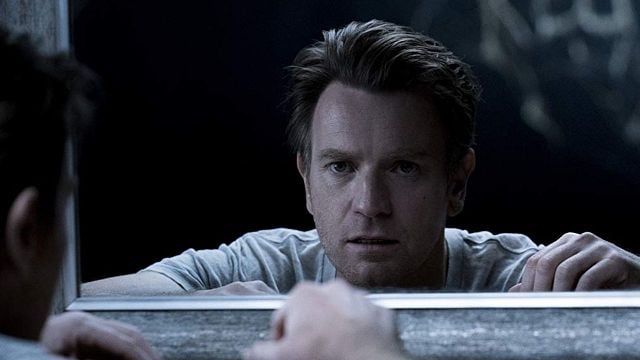 Imagem da notícia Hoje no streaming: O garotinho traumatizado cresceu e ressurgiu anos depois nesta sequência perturbadora de um clássico absoluto de Stephen King