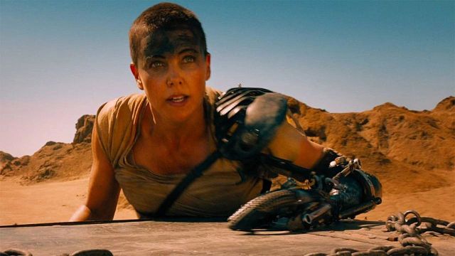 Imagem da notícia "Ele é gordo e mal consegue lutar": Charlize Theron destrói o ator que foi um dos grandes astros de filmes de ação dos anos 90