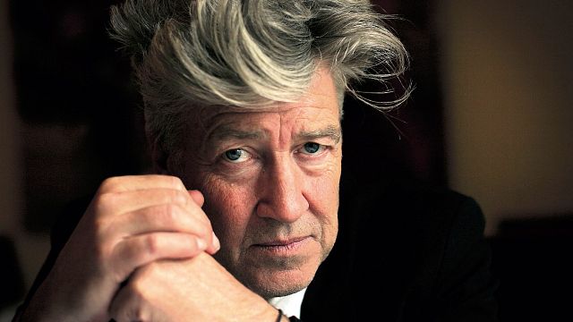 "É triste": David Lynch critica quem assiste filme em celular e prevê o fim do cinema