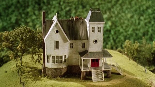 Imagem da notícia Disponível no streaming: Há 37 anos, todo adolescente sonhava em assistir a este filme de fantasia de Tim Burton