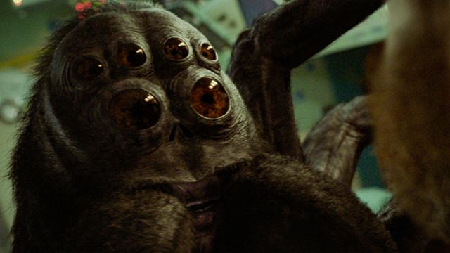 “Eu só quero ir para casa”: Nova aposta de ficção científica da Netflix tem Adam Sandler e uma aranha gigante no espaço sideral por 189 dias