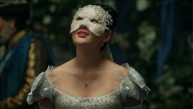 Imagem da notícia A 4ª temporada de Bridgerton já dá indícios de que Sophie Baek está destinada a fazer parte da família: A chave está nos seus vestidos