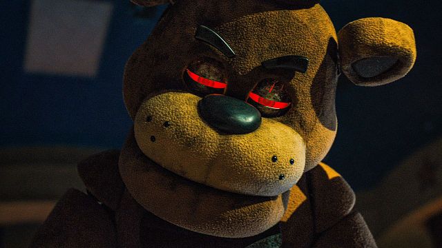 Imagem da notícia "O braço do Foxy está pegando fogo": Acidente no set de Five Nights at Freddy's preocupou a equipe de filmagem