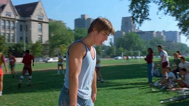 Imagem da notícia Ele deu os primeiros passos no cinema há 44 anos e hoje é uma das maiores estrelas de Hollywood. Você reconhece esse ator?