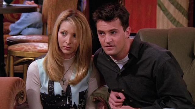 Imagem da notícia "O tempo é tudo": Mais de 20 anos após o fim de Friends, Lisa Kudrow achou um bilhete de Matthew Perry em sua casa