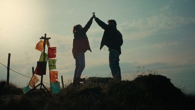 Imagem da notícia Em apenas duas semanas, estreia na Netflix a nova minissérie de romance adaptada de best-seller espanhol que vai te desidratar de tanto chorar