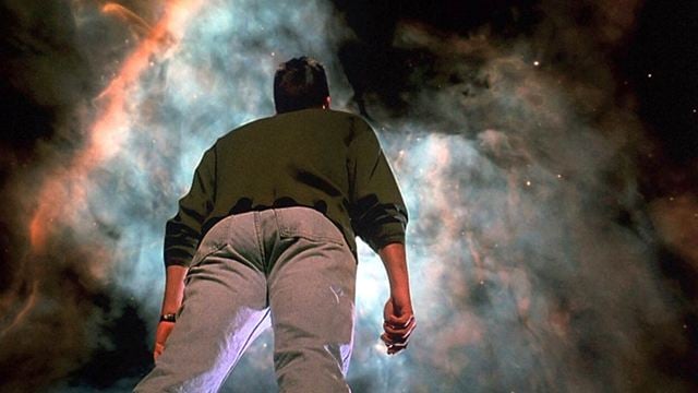 Esse filme de ficção científica dos anos 90 com a estrela de Two And A Half Men não teve chance contra Independence Day