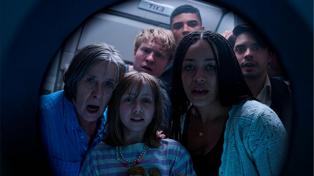 Imagem da notícia Está no streaming: Thriller de sobrevivência intenso com terror de tubarão — em um avião!