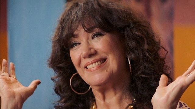 Imagem da notícia Sessão da Tarde hoje (04/03): Filme Tire 5 Cartas traz participações especiais de dois dos maiores nomes da música brasileira