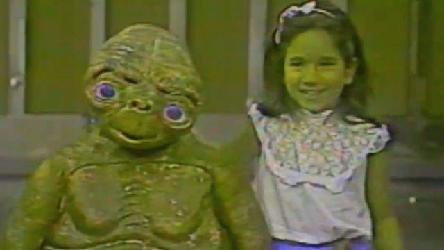 Imagem da notícia Aos 6 anos, ela conheceu seu personagem favorito na TV: Hoje, em uma reviravolta, tornou-se apresentadora do mesmo programa. Você a reconhece?