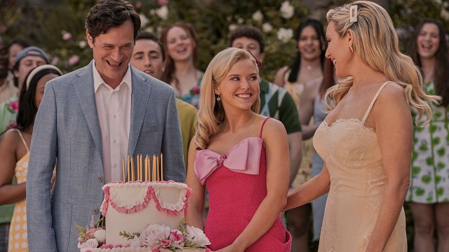 Imagem da notícia 25 anos depois do sucesso de Legalmente Loira, Reese Witherspoon confessa qual série fenômeno da Netflix inspirou o retorno de seu maior clássico do cinema
