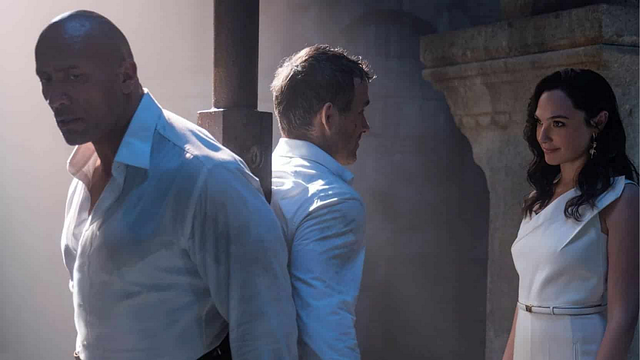 Imagem da notícia Há 4 anos, o filme mais caro lançado na Netflix, com três super estrelas, fez mais sucesso do que todos os outros da plataforma, mas a parte 2 ainda está muito longe