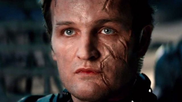 Imagem da notícia No streaming: O subestimado filme de ficção científica que transformou um dos maiores heróis do cinema em vilão