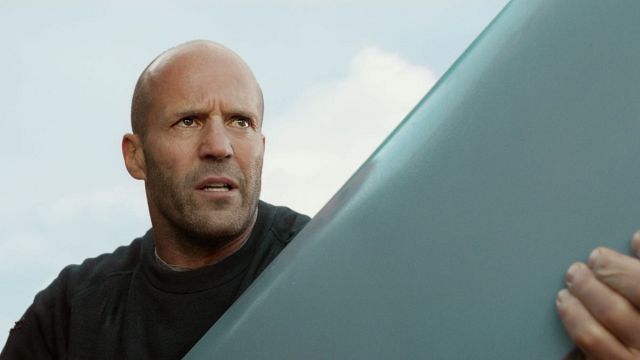Imagem da notícia No streaming: O filme de Jason Statham que arrecadou 397 milhões e dificilmente poderia ser mais louco