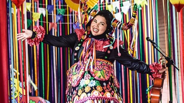 Imagem da notícia Sessão da Tarde hoje (01/01): Para viver uma chef de cozinha em Uma Pitada de Sorte, Fabiana Karla assistiu a este filme com Bradley Cooper!