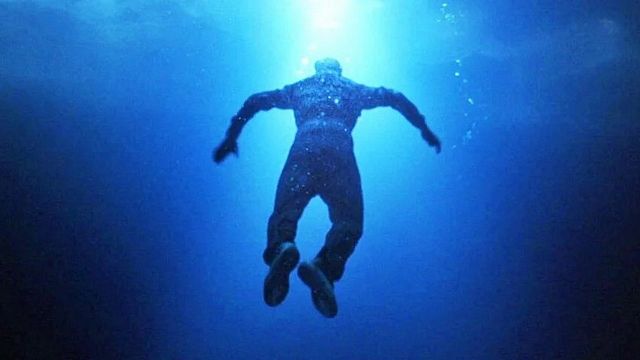 Imagem da notícia 007: Um ponto baixo de James Bond que quase destruiu completamente a saga de ação (a salvação veio 4 anos depois)