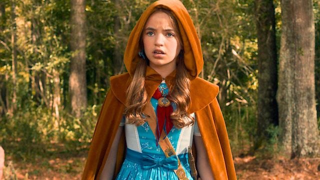 Imagem da notícia Qual é o livro que Holly está lendo em Stranger Things? Esta história clássica pode revelar o final da série da Netflix