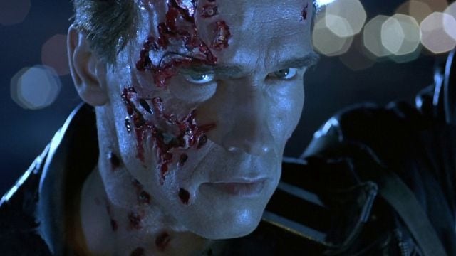 Imagem da notícia Simplesmente o melhor filme de Arnold Schwarzenegger: Um clássico de ficção científica disponível no streaming
