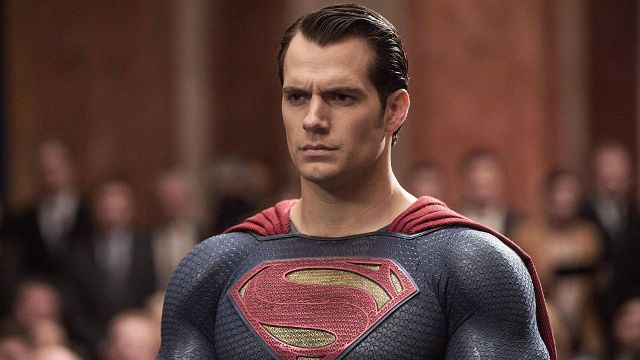 Imagem da notícia "Foi realmente lamentável": James Gunn odiou dar a notícia de que Henry Cavill não seria mais o Superman e acredita que ator sofreu injustiça