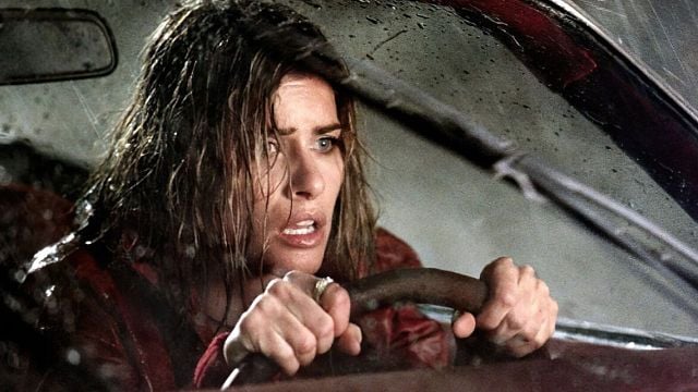 Imagem da notícia Chuva implacável, 10 estranhos e um final que poucos previram há 20 anos: Este thriller quase perfeito está no streaming