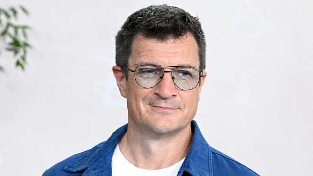 Imagem da notícia Quem é a esposa de Nathan Fillion? Astro de The Rookie está junto de atriz que fez papel em uma das maiores séries de ficção científica dos anos 2000