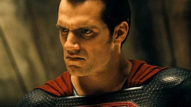 Imagem da notícia Henry Cavill perdeu dois papéis em grandes franquias - e em ambas as vezes a culpa foi de Robert Pattinson