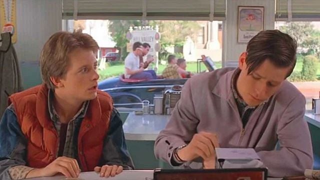 Imagem da notícia Rever De Volta para o Futuro após 40 anos é suficiente para mostrar que Michael J. Fox era mais velho que seu pai