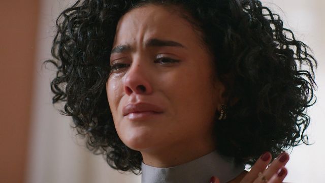 Imagem da notícia Resumo de Vale Tudo (18 a 23/08): Maria de Fátima rola da escadaria, é enxotada da mansão e solta bomba antes de chegar ao fundo do poço