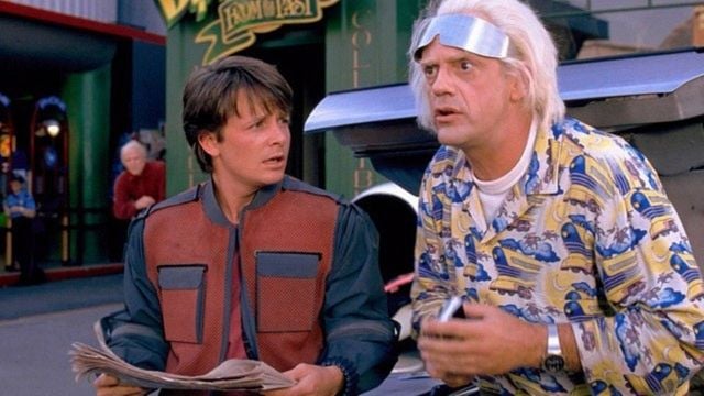 Imagem da notícia De Volta Para o Futuro 2 previu o futuro com uma piada boba há mais de 30 anos: Filme tem zoeira com diretor aclamado