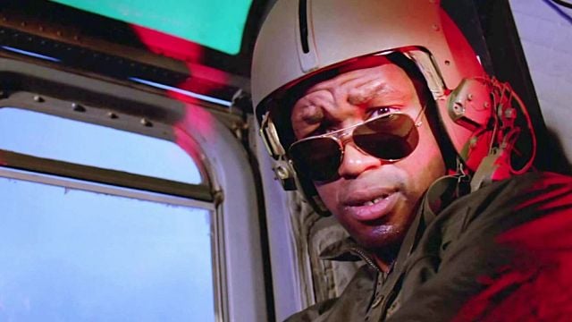Imagem da notícia Predador: Durante 39 anos, ninguém prestou atenção naquele piloto de helicóptero no final do filme de ficção científica! Mas ele não é qualquer um