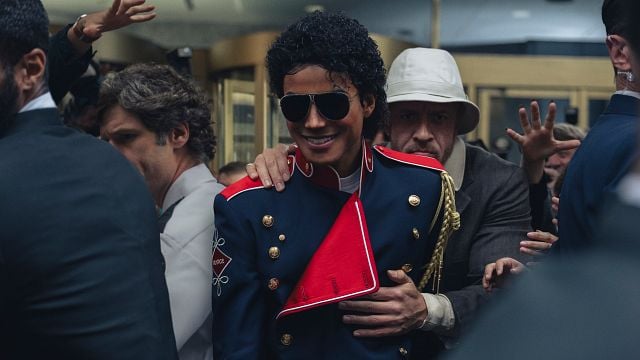 Imagem da notícia Quem vai interpretar Michael Jackson na cinebiografia do cantor? Ator é parente do Rei do pop e semelhança chama atenção