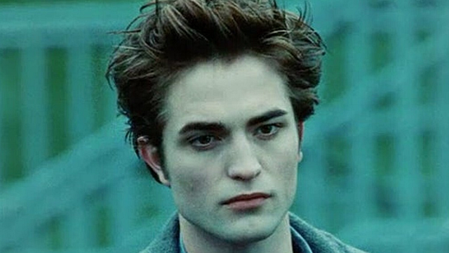 Imagem da notícia Robert Pattinson finalmente admite qual é seu filme favorito da saga Crepúsculo: "Eu sempre gostei muito desse"