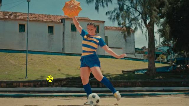 Imagem da notícia Eu Quero Ir na Tela Quente (19/02): Garota enfrenta resistência ao tentar de ser jogadora de futebol em dramédia nacional