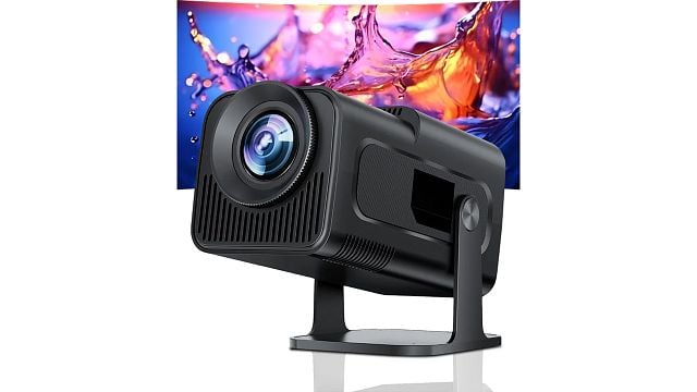 Imagem da notícia Não precisa mais de TV: Este projetor 4K cabe na palma da mão e no bolso