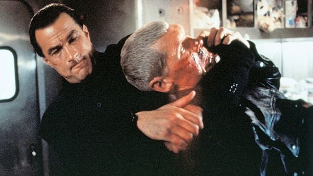 Imagem da notícia Neste filme, vemos mais o vilão do que o mocinho: Steven Seagal não aparece nem por metade de seu maior sucesso do cinema!