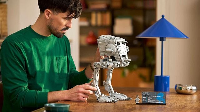Imagem da notícia Um dos veículos mais icônicos de Star Wars vira LEGO com mais de 1.500 peças — e está em oferta no Mercado Livre