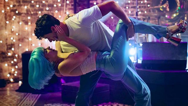 Imagem da notícia De Férias com Você: A cena mais quente do livro original chegou a ser filmada, mas foi deletada do filme da Netflix