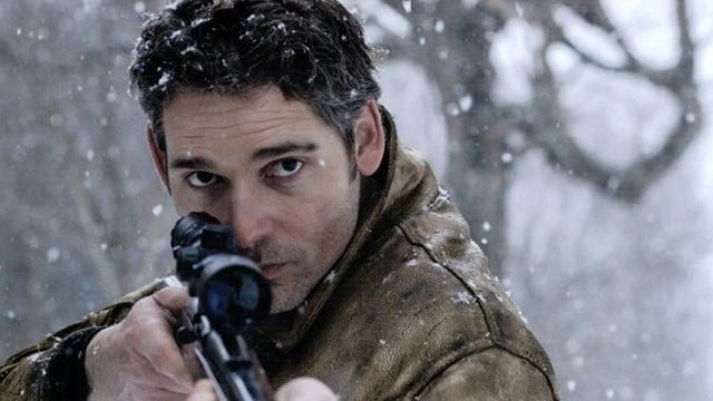 Imperdível no streaming: Um thriller de ação brutal em um cenário de neve implacável