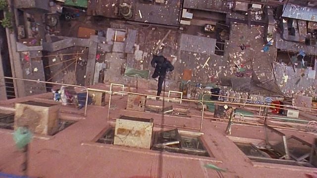 Imagem da notícia Todo fã de ação deveria ver este filme: Lançado há 24 anos, ele tem uma das melhores cenas de todos os tempos