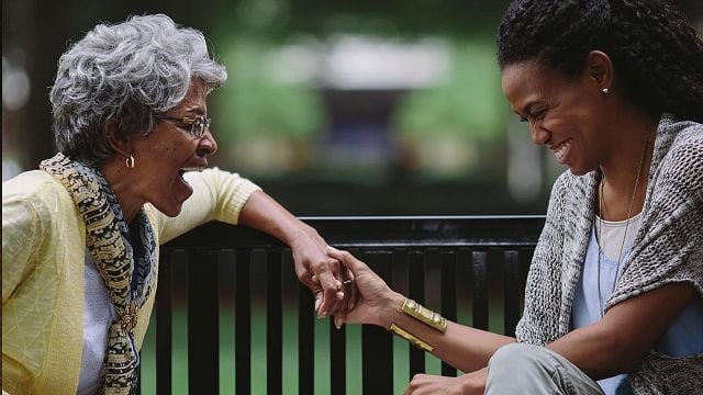 Imagem da notícia Sessão da Tarde hoje (08/10): Filme Quarto de Guerra tem referência oculta a uma poderosa passagem bíblica – e promete te emocionar!