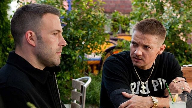 Imagem da notícia Hoje à noite no streaming: Na linha de Fogo Contra Fogo, este thriller de ação estrelado por Ben Affleck é uma verdadeira maravilha