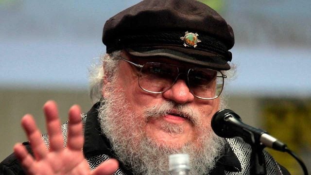 Imagem da notícia Após pedir ao ChatGPT para escrever uma sequência para os livros Game of Thrones, George R.R. Martin leva a OpenAI à justiça