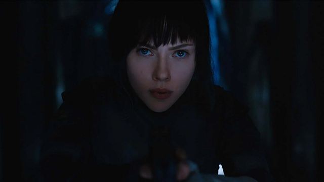 “Se isso não é permitido, então Darth Vader também não deveria falar inglês”: O diretor de Ghost in the Shell ainda acha que Scarlett Johansson foi uma boa escolha para o remake