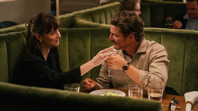 Imagem da notícia Nova comédia romântica de Pedro Pascal é estrelada por ator brasileiro e você nem sabia