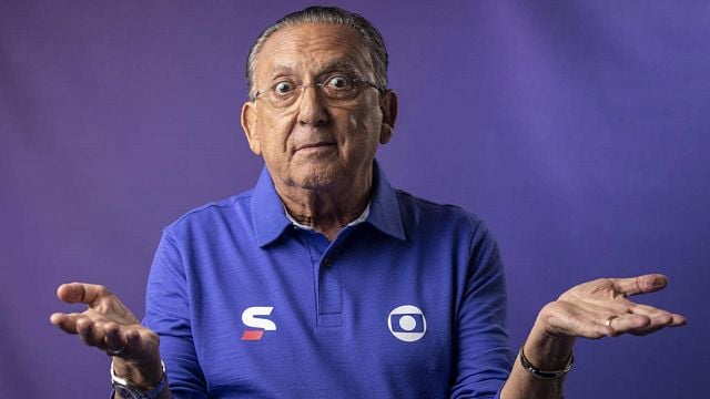 Imagem da notícia "Em 15 segundos ele fez isso": Após erro grave, Galvão Bueno e Boni enganaram o público: Momento decisivo de Senna quase foi por água abaixo