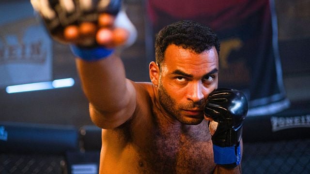 Imagem da notícia Fúria Primitiva + Cobra Kai: Elenco do novo thriller de ação da Netflix revela segredos da série que acabou de chegar ao streaming [Entrevista]